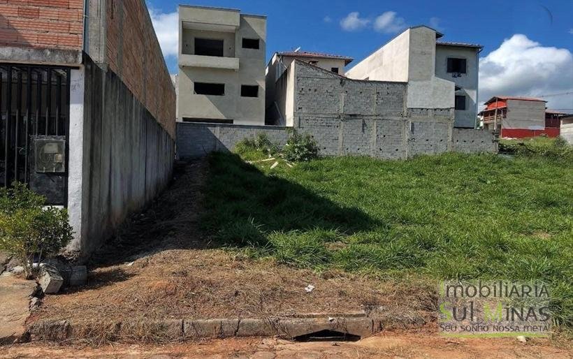 Lote de 140m² em Ótimo Bairro À Venda em Cambuí MG COD2276 (2)