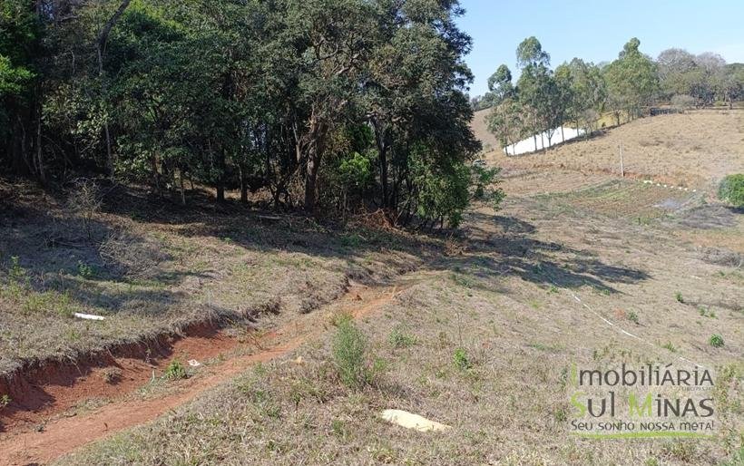 Terreno Rural Com 22.000m² na Estrada Principal À Venda em Cambuí MG COD2265 (2)