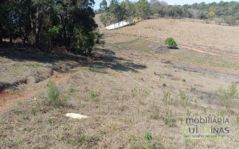 Terreno Rural Com 22.000m² na Estrada Principal À Venda em Cambuí MG COD2265 (4)
