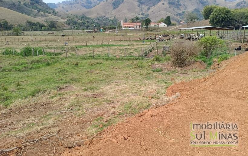 Terreno de 1.800m² À Venda em Cambuí MG COD2279 (5)
