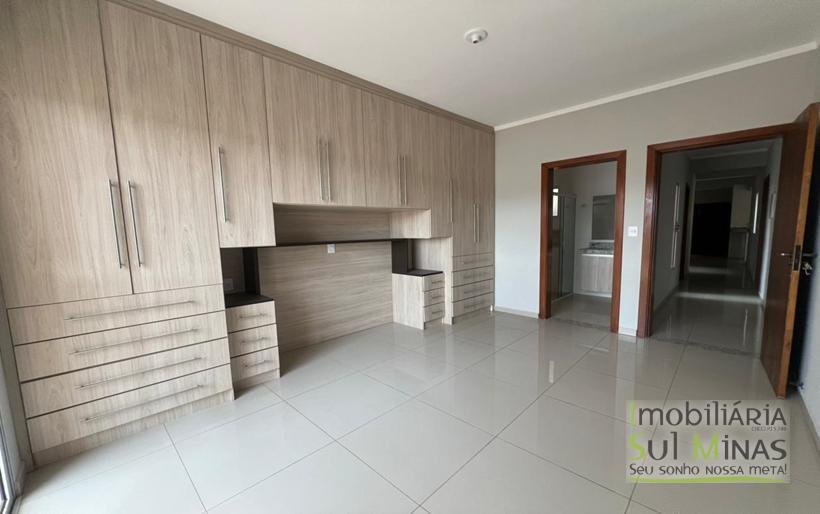 Apartamento Com Armários Planejados no Centro de Cambuí MG para Locação COD2294 (1)