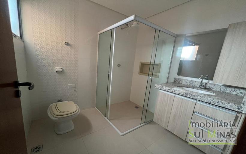 Apartamento Com Armários Planejados no Centro de Cambuí MG para Locação COD2294 (16)