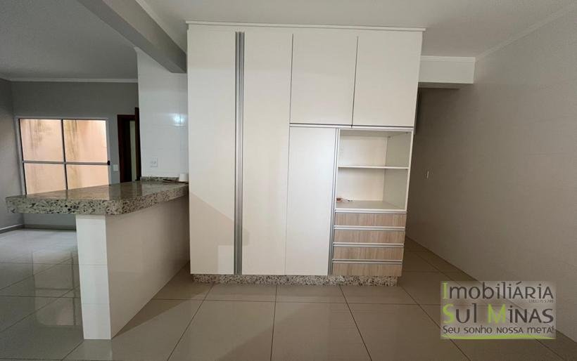 Apartamento Com Armários Planejados no Centro de Cambuí MG para Locação COD2294 (5)