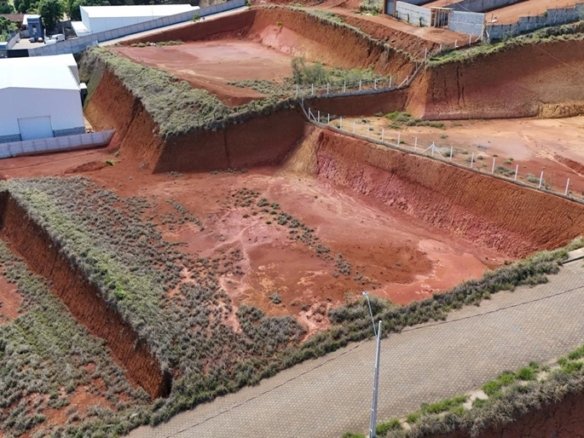 Área Industrial com 2000m ² à Venda em Cambuí MG COD2300 (2)