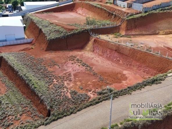 Área Industrial com 2000m ² à Venda em Cambuí MG COD2300 (2)