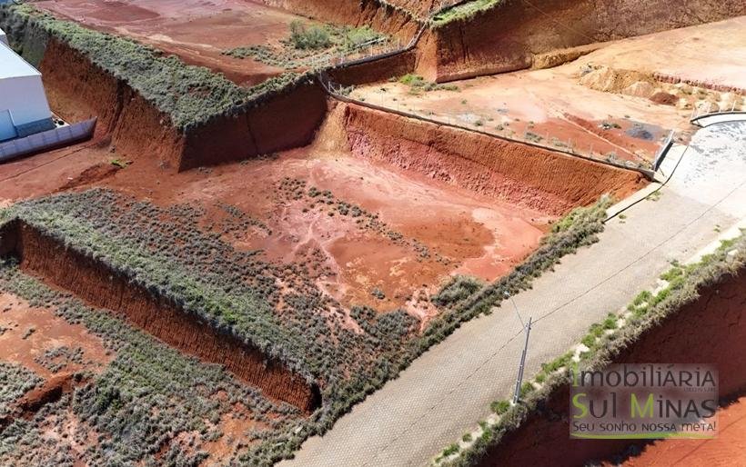 Área Industrial com 2000m ² à Venda em Cambuí MG COD2300 (3)