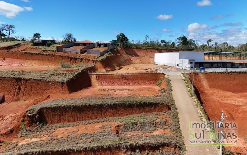 Área Industrial com 2000m ² à Venda em Cambuí MG COD2300 (4)