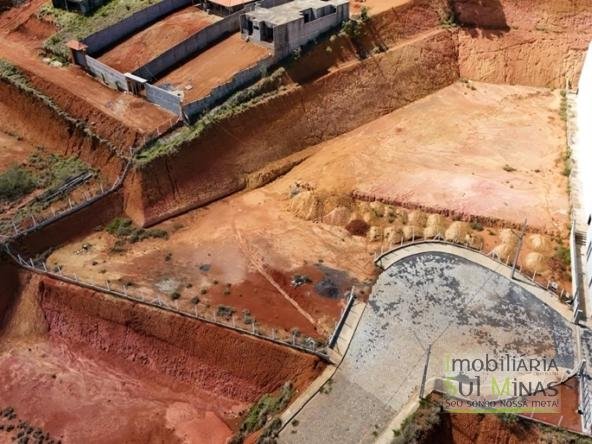 Área industrial com 5500m ² à Venda em Cambuí MG COD2299 (1)