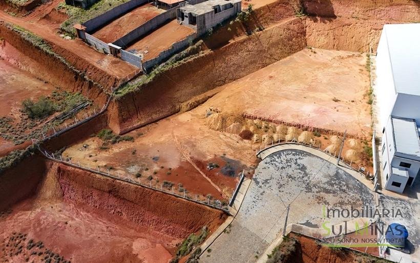 Área industrial com 5500m ² à Venda em Cambuí MG COD2299 (1)