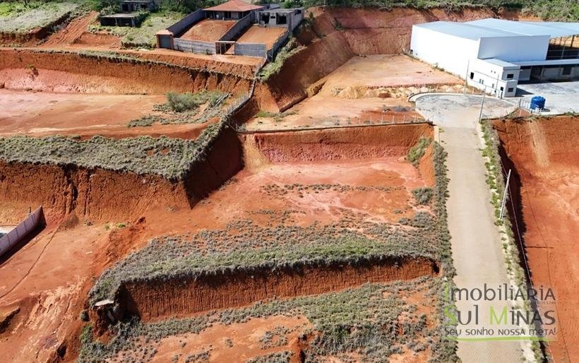 Área industrial com 5500m ² à Venda em Cambuí MG COD2299 (2)