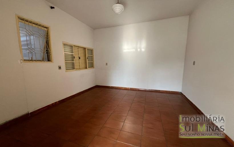 Casa Comercial Com 3 Salas para Locação no Centro de CambuíMG COD2287 (1)