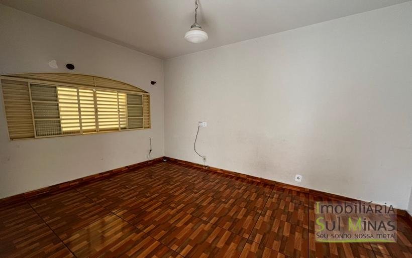 Casa Comercial Com 3 Salas para Locação no Centro de CambuíMG COD2287 (2)