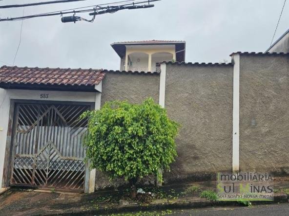 Casa com 3 dormitórios e espaço para área gourmet à Venda em Cambuí MG Cód. 2078 (3)