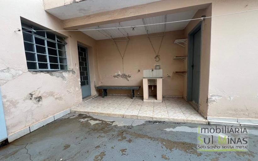Casa com Duas Moradas Próxima ao Centro À Venda em Cambuí MGCOD2304 (16)
