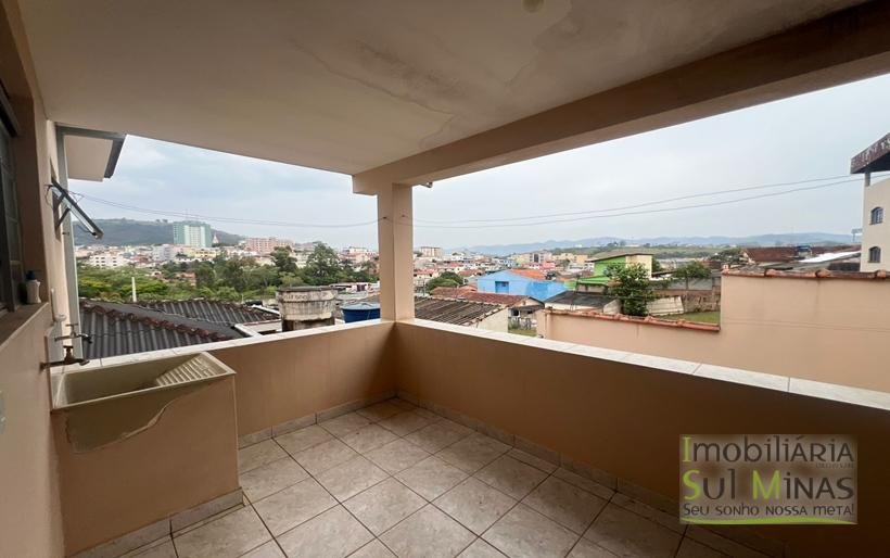 Casa com Duas Moradas Próxima ao Centro À Venda em Cambuí MGCOD2304 (3)