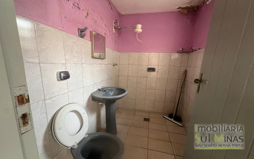 Casa com Duas Moradas Próxima ao Centro À Venda em Cambuí MGCOD2304 (6)