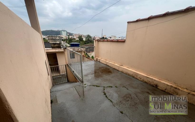 Casa com Duas Moradas Próxima ao Centro À Venda em Cambuí MGCOD2304 (8)