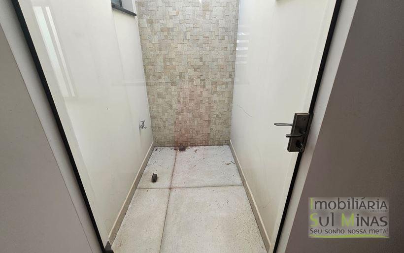 Casa com Ponto Comercial á Venda no Centro de Cambuí Cód. 2039 (12)