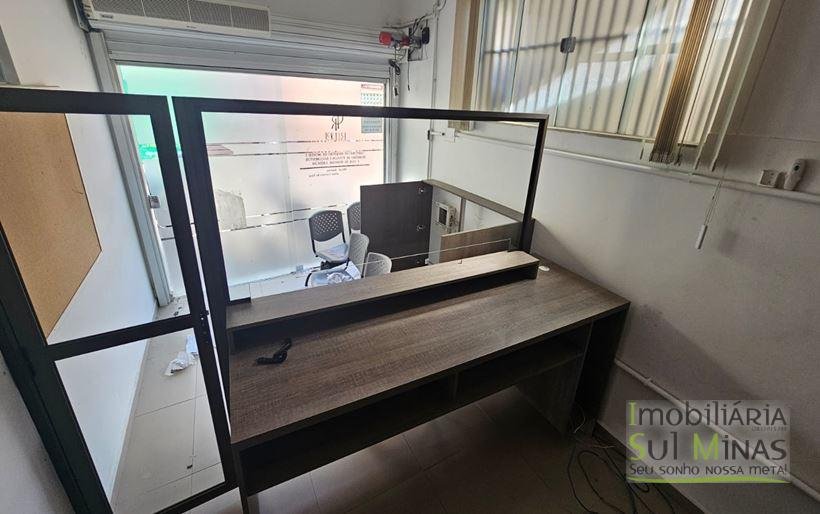 Casa com Ponto Comercial á Venda no Centro de Cambuí Cód. 2039 (2)