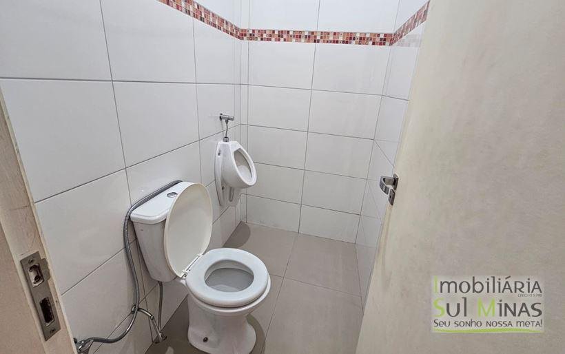 Casa com Ponto Comercial á Venda no Centro de Cambuí Cód. 2039 (21)