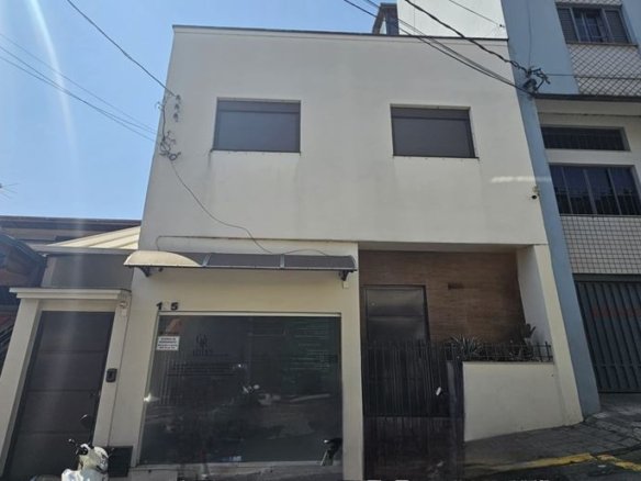 Casa com Ponto Comercial á Venda no Centro de Cambuí Cód. 2039 (3)