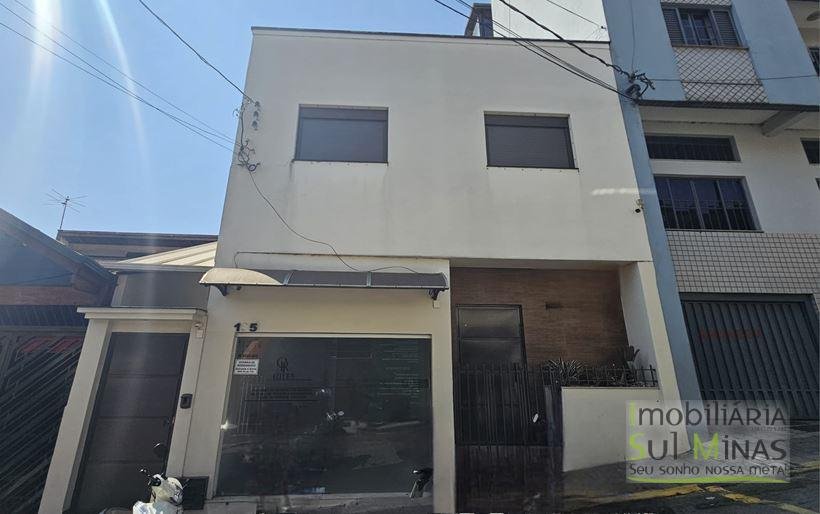 Casa com Ponto Comercial á Venda no Centro de Cambuí Cód. 2039 (3)