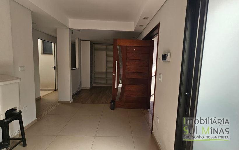 Casa com Ponto Comercial á Venda no Centro de Cambuí Cód. 2039 (4)