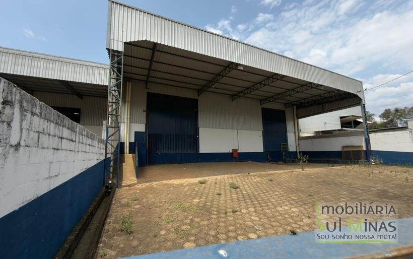Galpão de 3.682 m² com 600 m² de pátio para locação em Cambuí MG Cód. 2006 (18)
