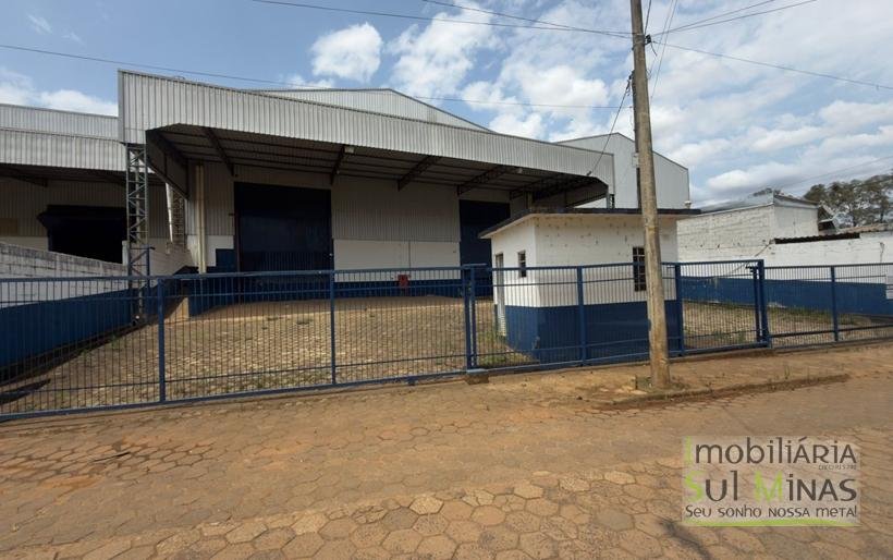 Galpão de 3.682 m² com 600 m² de pátio para locação em Cambuí MG Cód. 2006 (20)