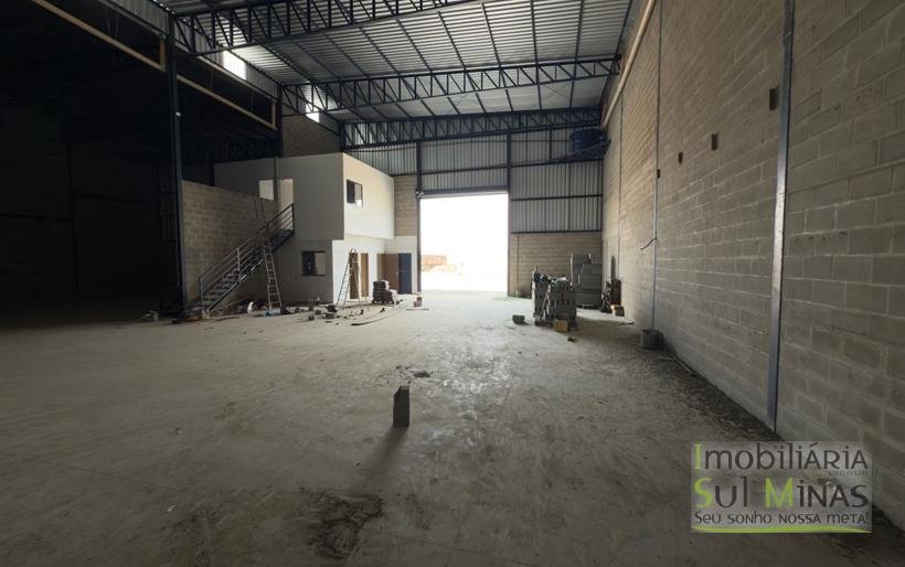 Galpão para Locação em CambuíMG – 1.000 m² Moduláveis, Pé Direito de 8 (9)