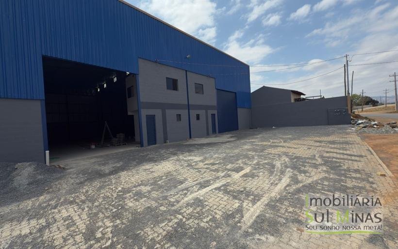 Galpão para Locação em CambuíMG – 1.000 m² Moduláveis, Pé Direito de 8