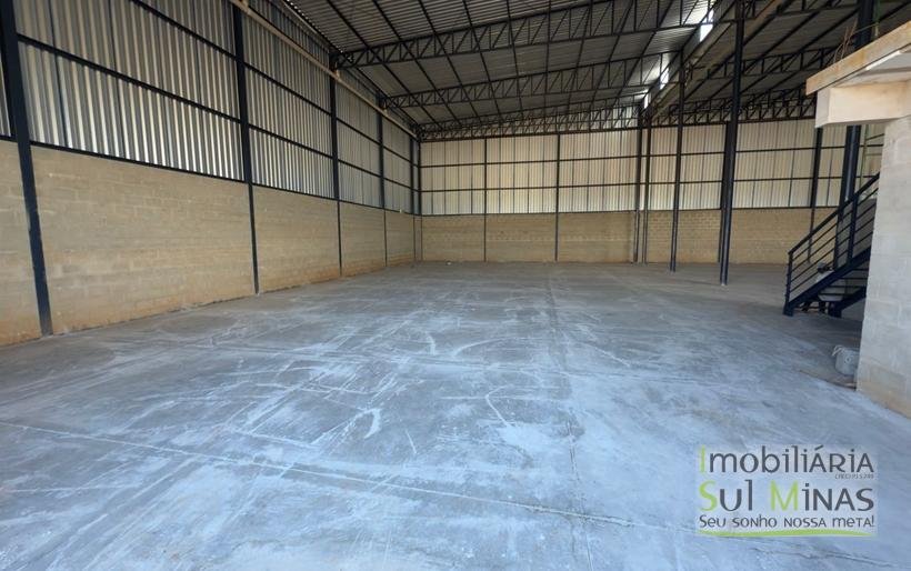 Galpão para Locação em CambuíMG – 1.000 m² Moduláveis, Pé Direito de 8m, Pátio COD2 (15)