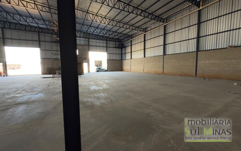 Galpão para Locação em CambuíMG – 1.000 m² Moduláveis, Pé Direito de 8m, Pátio COD2 (17)