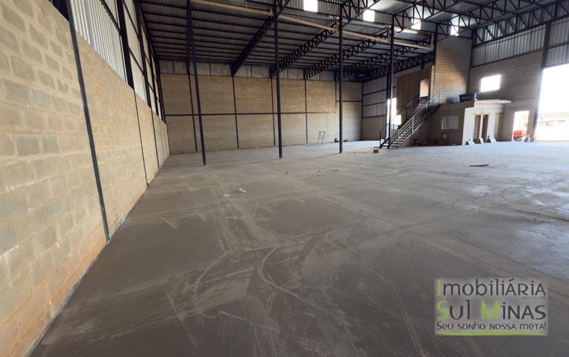 Galpão para Locação em CambuíMG – 1.000 m² Moduláveis, Pé Direito de 8m, Pátio COD2 (19)