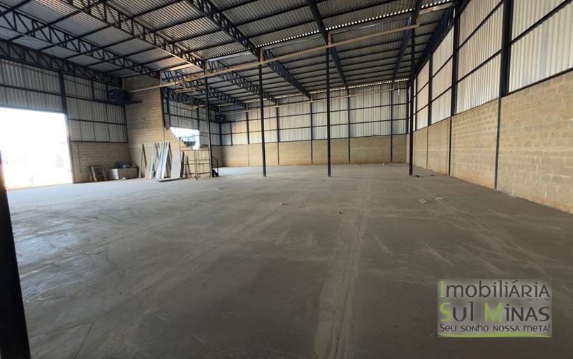 Galpão para Locação em CambuíMG – 1.000 m² Moduláveis, Pé Direito de 8m, Pátio COD2 (20)