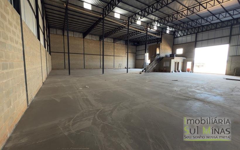 Galpão para Locação em CambuíMG – 1.000 m² Moduláveis, Pé Direito de 8m, Pátio COD2 (22)