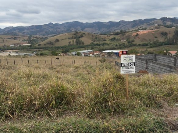 Lote de 250m² Em Ótimo Bairro À Venda em Cambuí MG COD2292 (2)