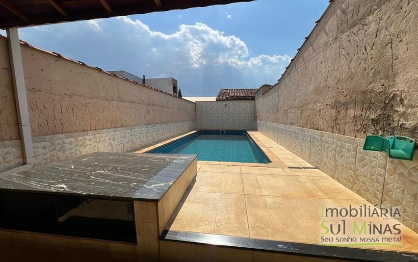 Sobrado a Venda com Ótima Localização em Cambuí MG Cód. 1755 (1)