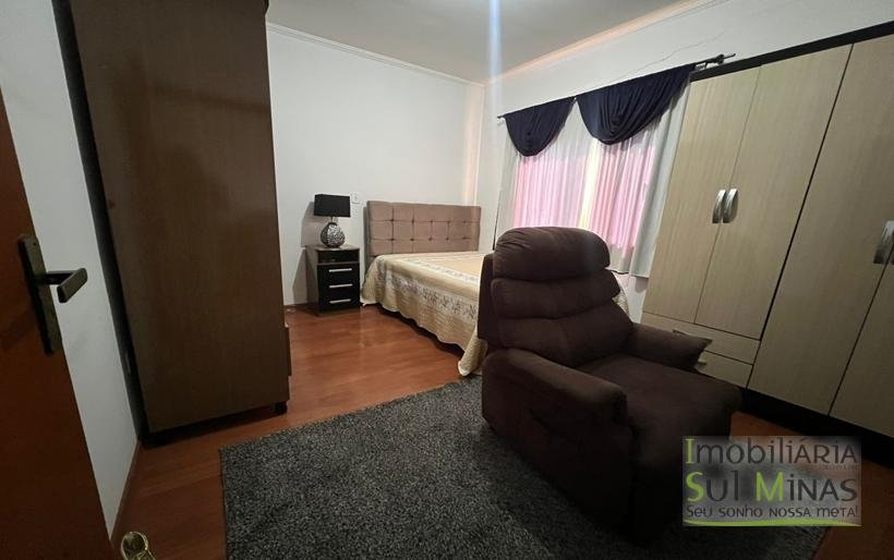 Sobrado a Venda com Ótima Localização em Cambuí MG Cód. 1755 (10)