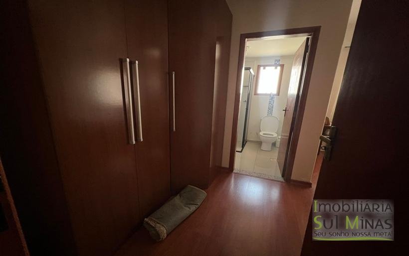 Sobrado a Venda com Ótima Localização em Cambuí MG Cód. 1755 (12)