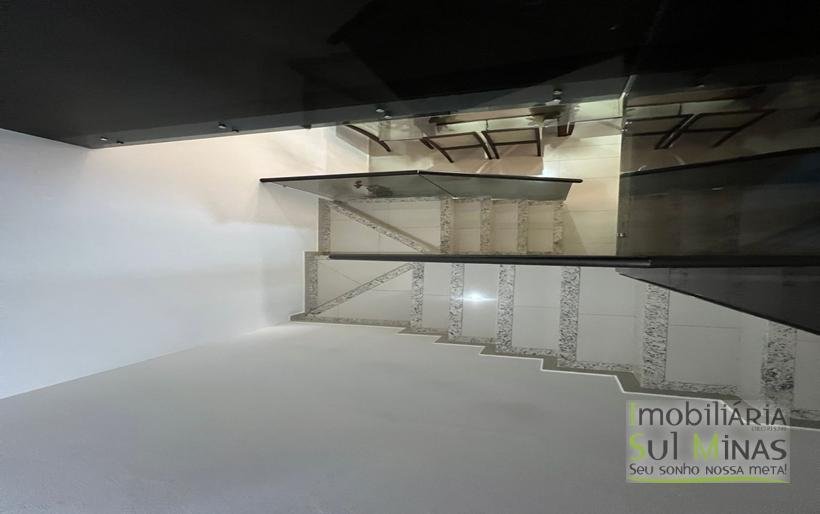 Sobrado a Venda com Ótima Localização em Cambuí MG Cód. 1755 (13)