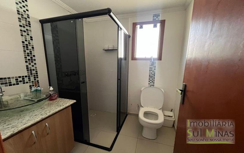 Sobrado a Venda com Ótima Localização em Cambuí MG Cód. 1755 (14)