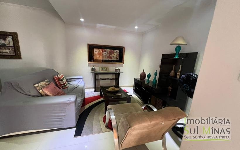 Sobrado a Venda com Ótima Localização em Cambuí MG Cód. 1755 (3)