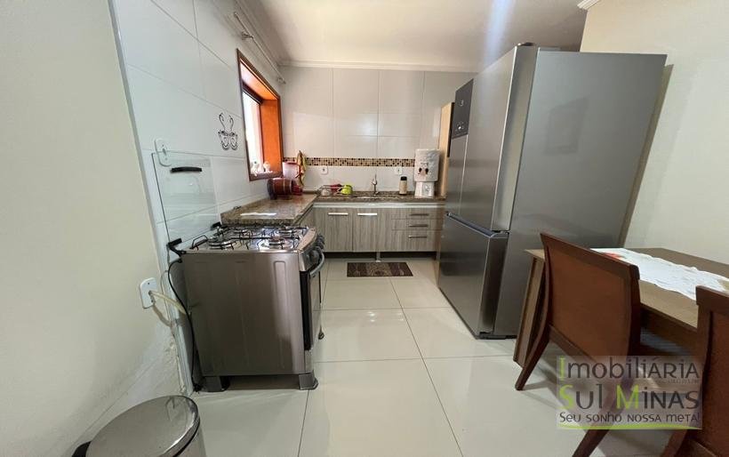 Sobrado a Venda com Ótima Localização em Cambuí MG Cód. 1755 (7)