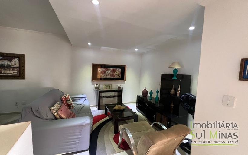 Sobrado a Venda com Ótima Localização em Cambuí MG Cód. 1755 (9)