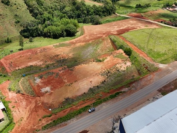 Área Industrial à Venda em Cambuí – 36.037 m² Platôs Prontos 230 m de Frente para a RodoviaCOD2315 (1)