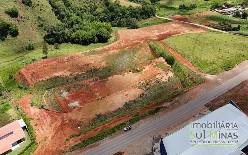 Área Industrial à Venda em Cambuí – 36.037 m² Platôs Prontos 230 m de Frente para a RodoviaCOD2315 (1)