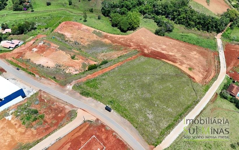 Área Industrial à Venda em Cambuí – 36.037 m² Platôs Prontos 230 m de Frente para a RodoviaCOD2315 (2)