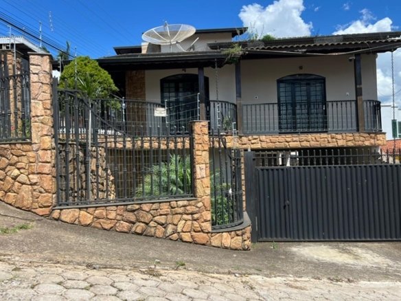 Casa a venda em Estiva MG Alto Padrão COD1174