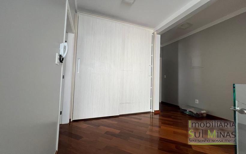 Casa de Alto Padrão com 3 Suítes à Venda em CambuíMG Sofisticação, Conforto COD2322 (1)